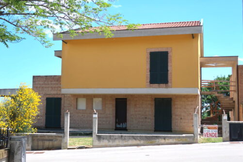 Immobiliare Caporalini real-estate agency: Real Estate Ad SR589